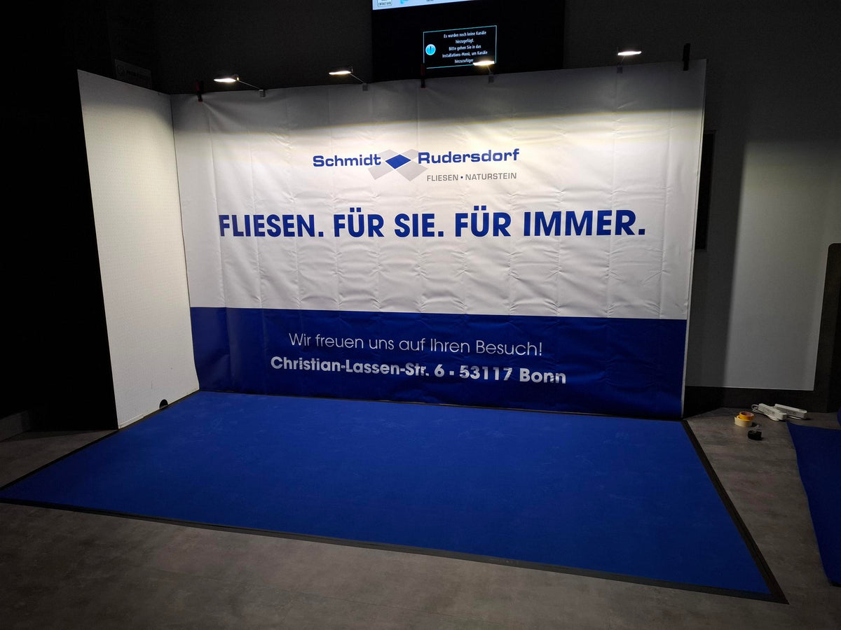 Kompletter Messestand mit Logo und Beleuchtung (Miete & Service)